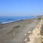 Bajo Con Jardin En Primera Linea De Playa * Málaga