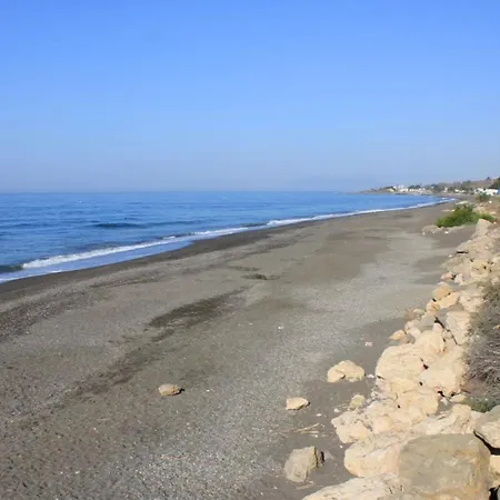 Bajo Con Jardin En Primera Linea De Playa * Malaga